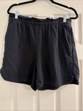 Old Navy Black Women's Relaxed Elastic-Waist Shorts - Size L